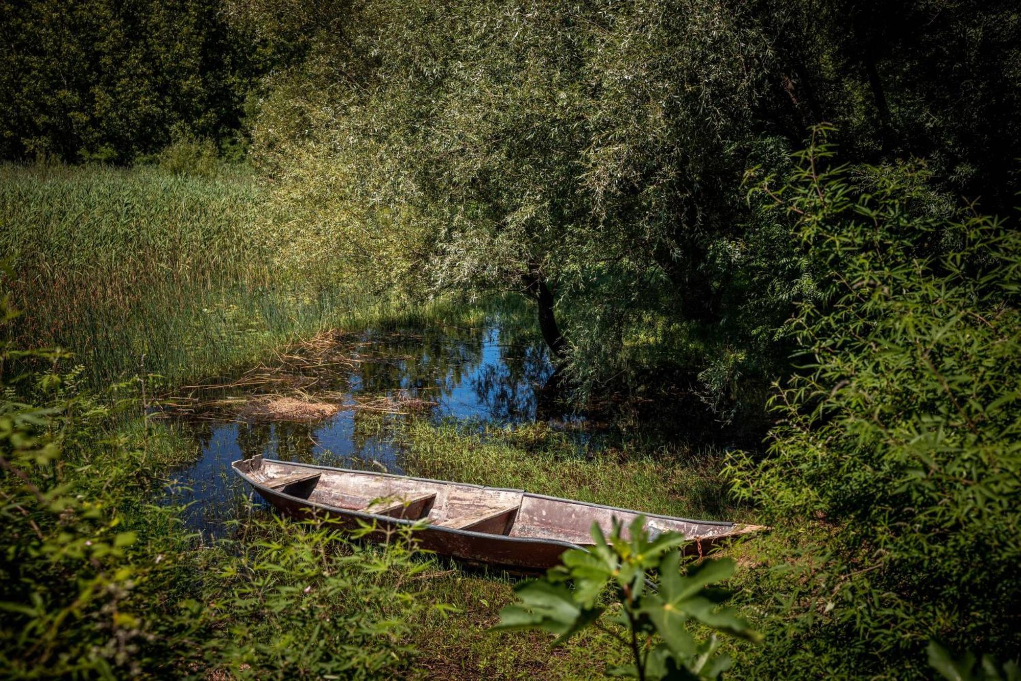 Boljesestre Lake Retreat Golubovci Экстерьер фото